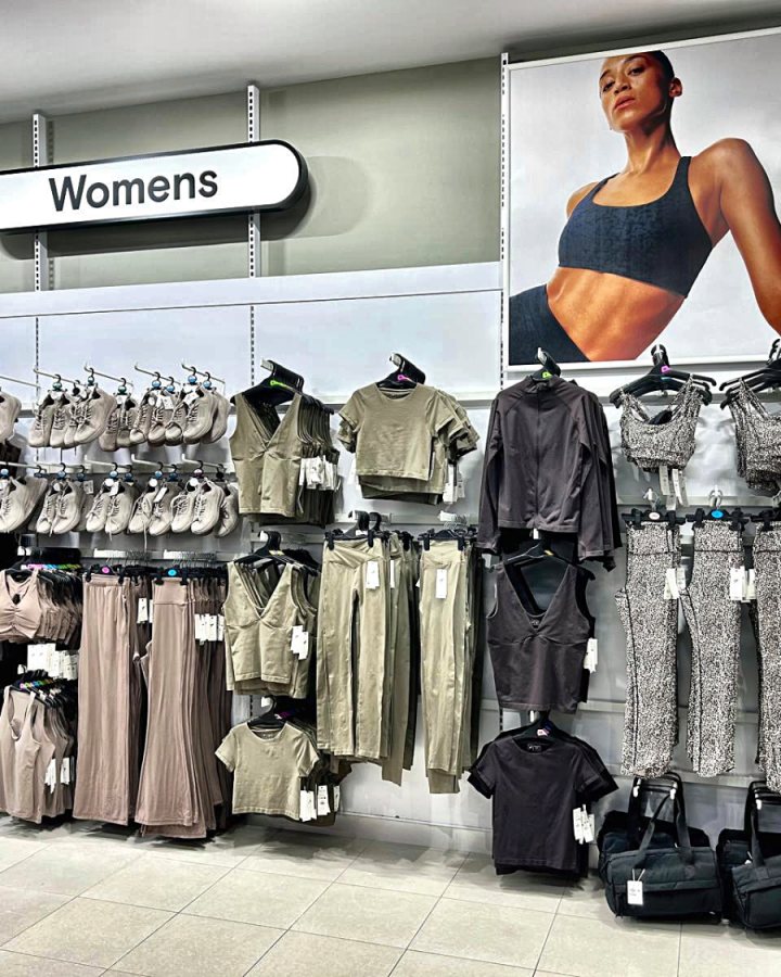 Visual merchandising — display em piso de loja 10