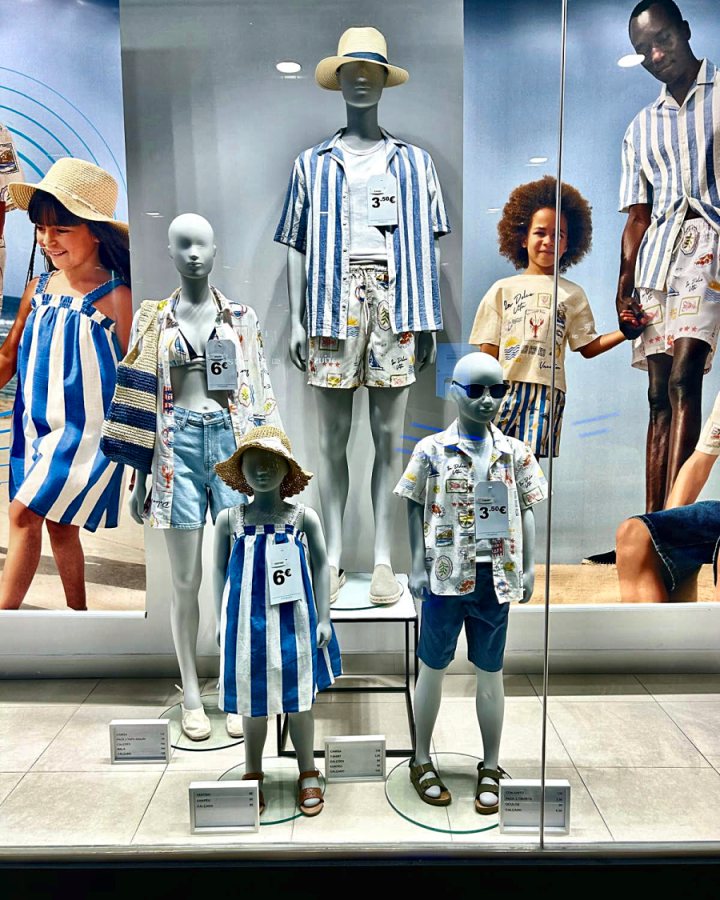 Visual merchandising — display em piso de loja 16