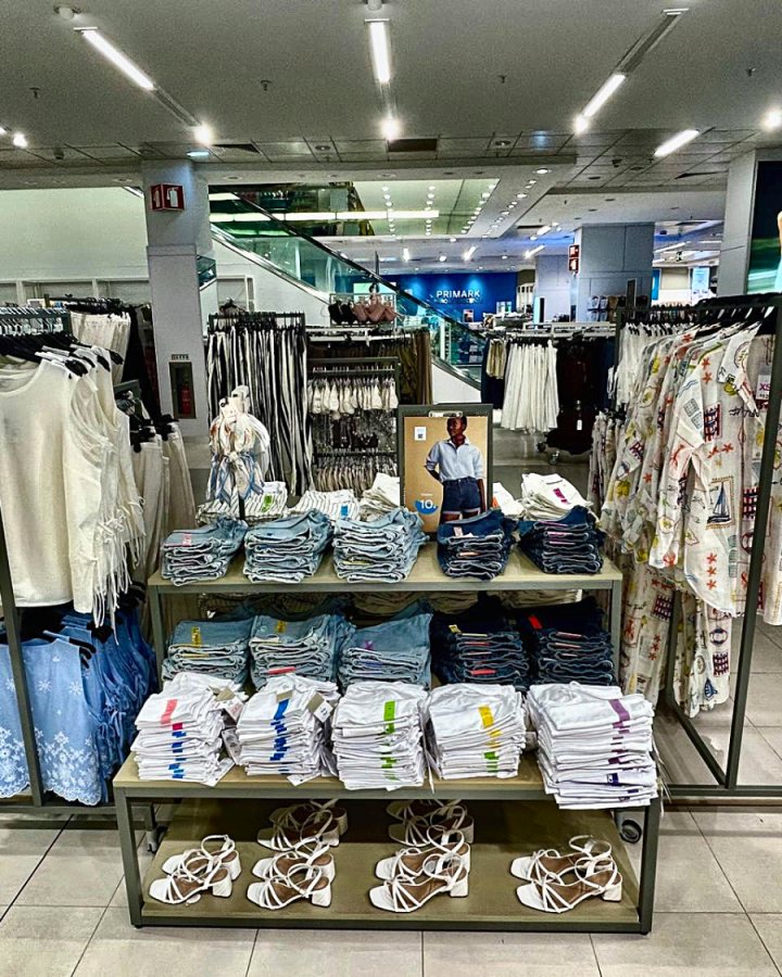 Visual merchandising — display em piso de loja 17
