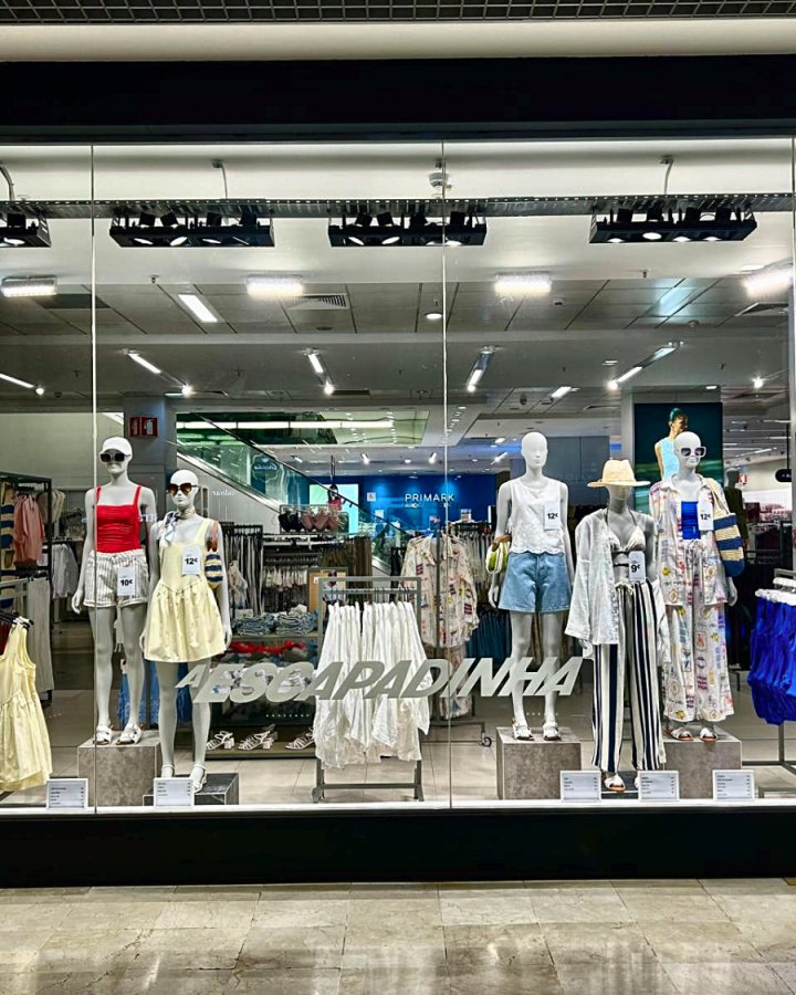 Visual merchandising — display em piso de loja 18